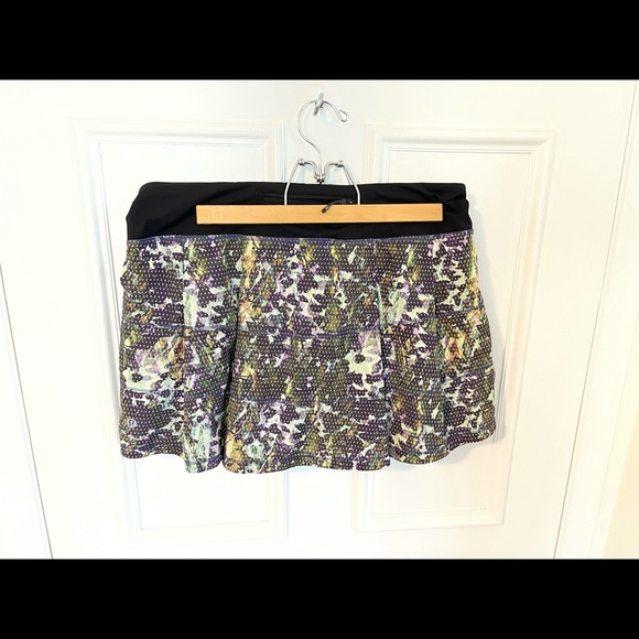 Lululemon lined Skirt size 10 rare colour! - Picture 2 of 5